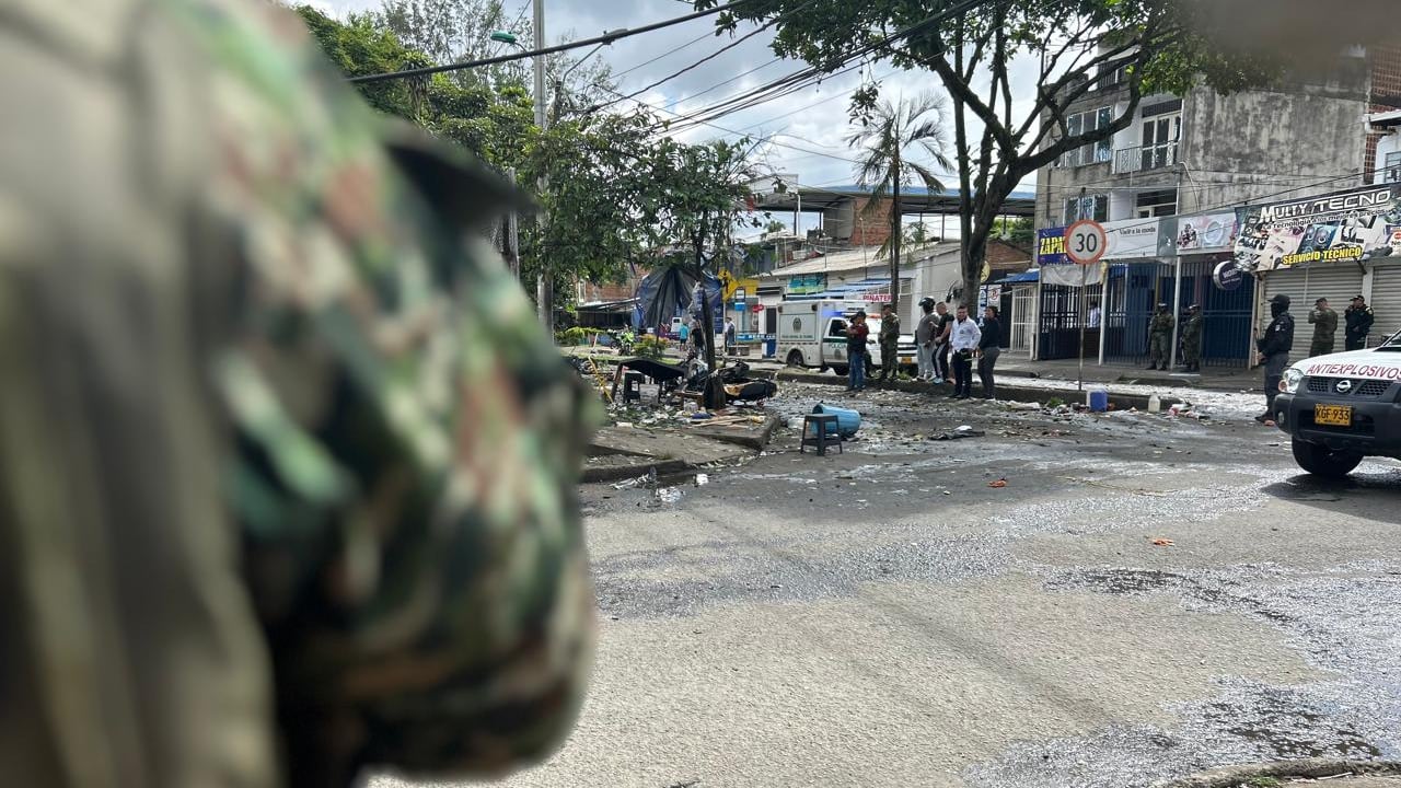 En la estación de Policía de Meléndez se presentó uno de los atentados.