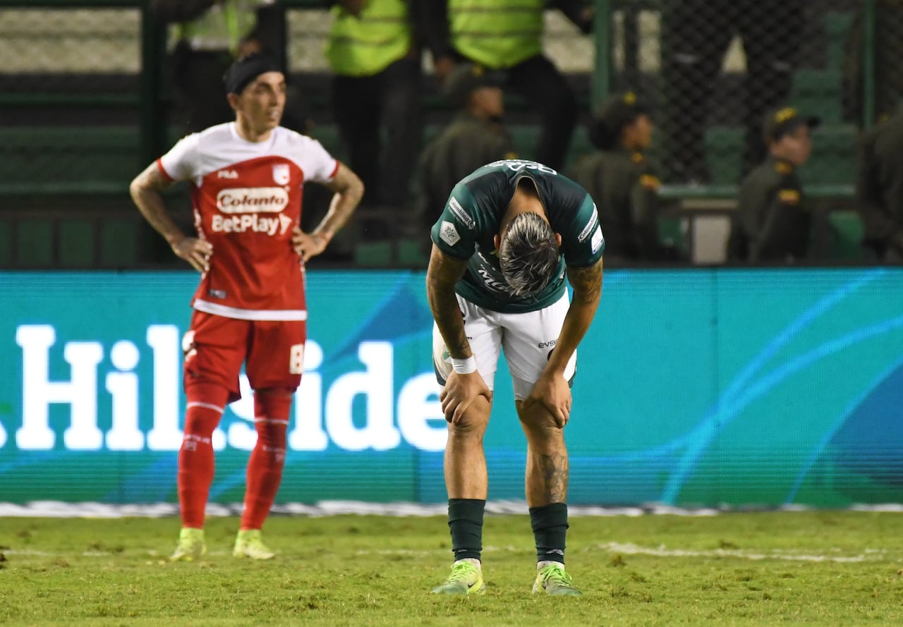 Fútbol: Dolorosa eliminación, Deportivo Cali 0 Independiente Santa Fe 2. Los azucareros quedaron fuera del octagonal de la Liga Betplay . Foto José L Guzmán