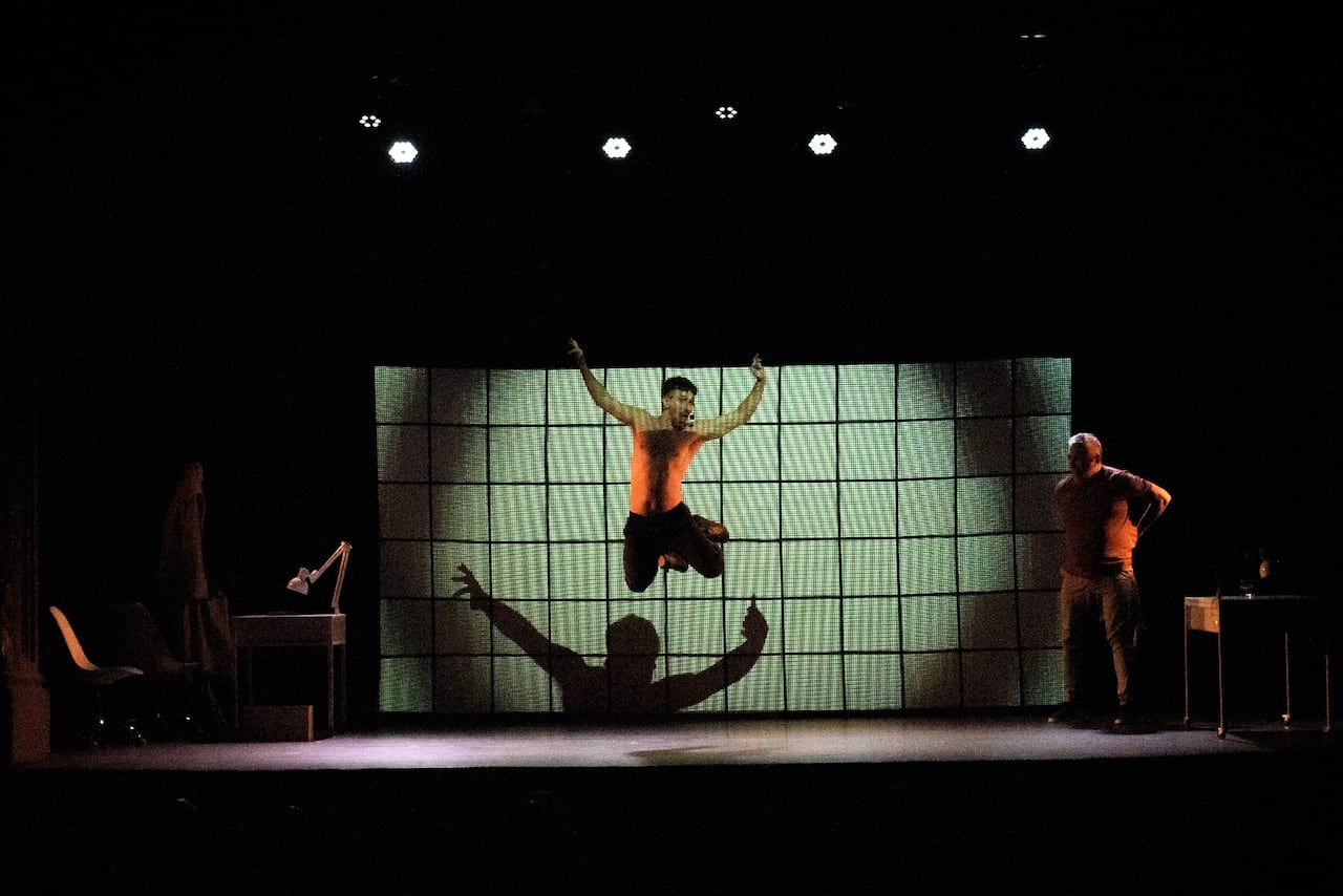 En el marco de la celebración del Mes del Orgullo LGBTI, el Teatro Municipal Enrique Buenaventura, el Encuentro Nacional de Arte Queer y el Festival Brújula del Sur, presentan en coproducción una obra poderosa, conmovedora y necesaria.