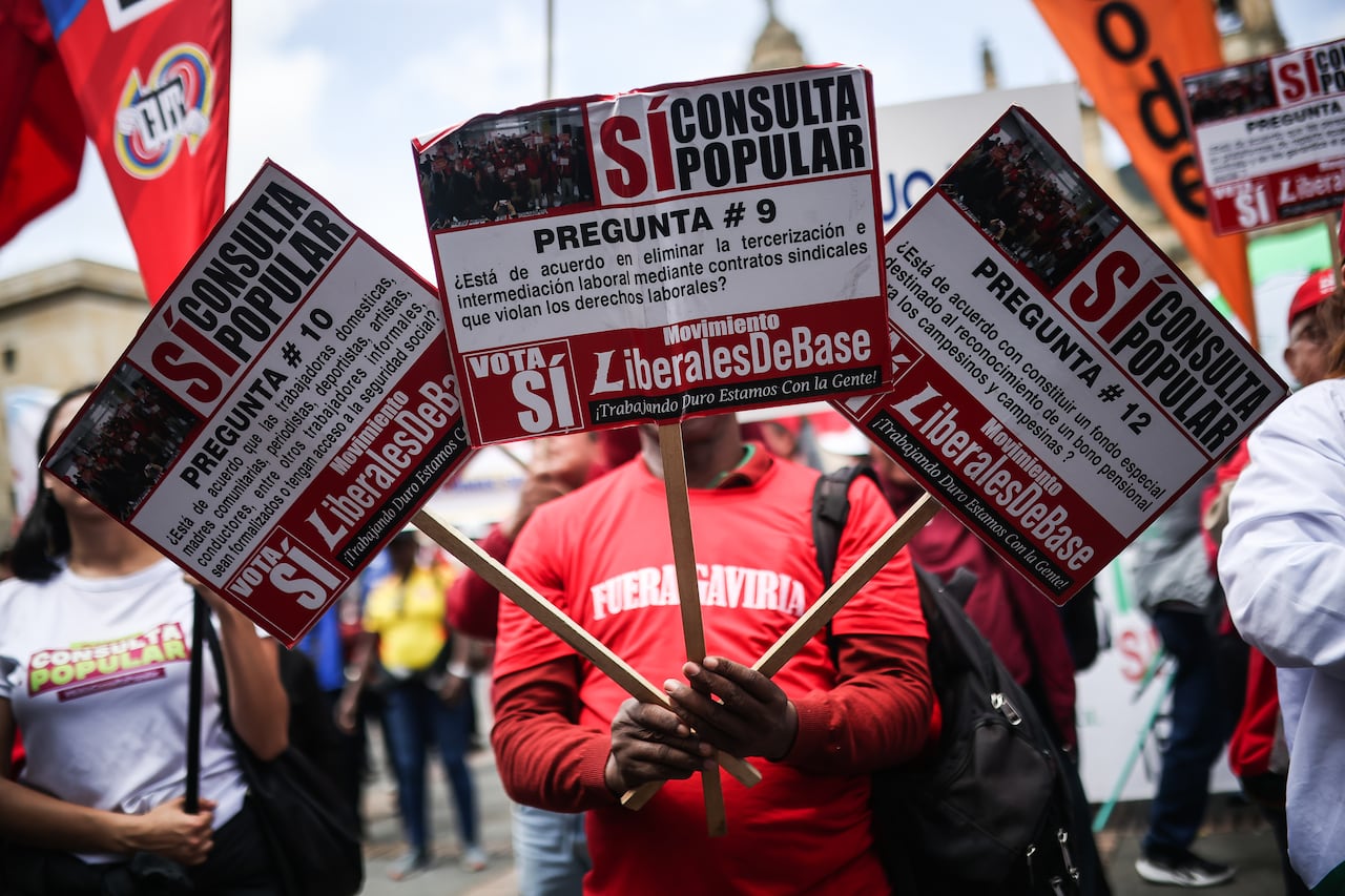 Marcha a favor de la consulta popular y de las reformas del gobierno del presidente Gustavo Petro